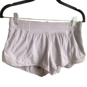 Lululemon athletics Light Grey 2 1/2 ” hotty hot Shorts size 8